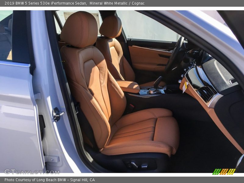 Mineral White Metallic / Cognac 2019 BMW 5 Series 530e iPerformance Sedan