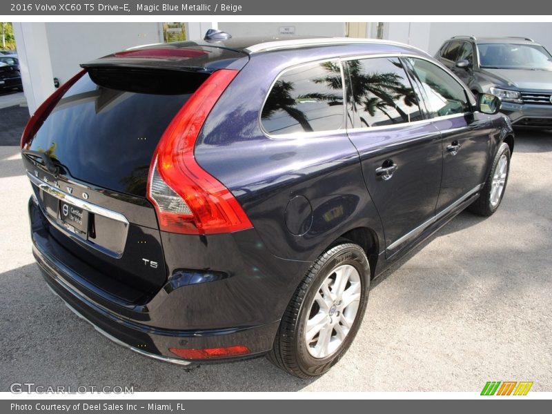 Magic Blue Metallic / Beige 2016 Volvo XC60 T5 Drive-E