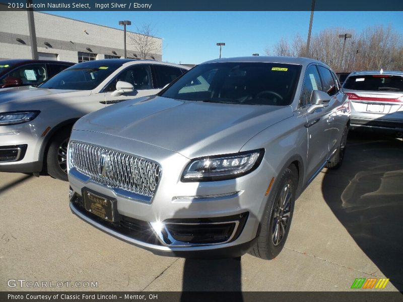 Ingot Silver / Ebony 2019 Lincoln Nautilus Select