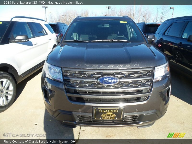 Magnetic / Medium Black 2019 Ford Explorer XLT 4WD