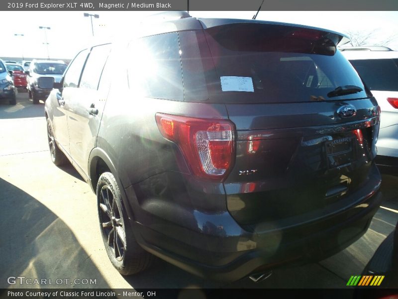 Magnetic / Medium Black 2019 Ford Explorer XLT 4WD