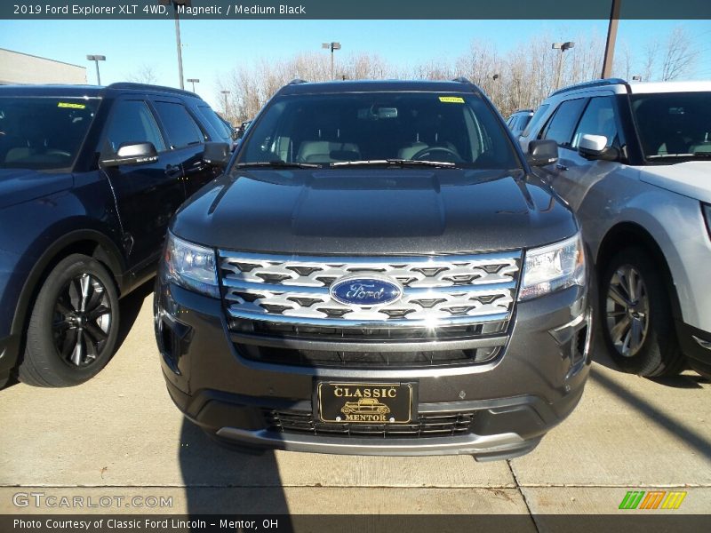 Magnetic / Medium Black 2019 Ford Explorer XLT 4WD