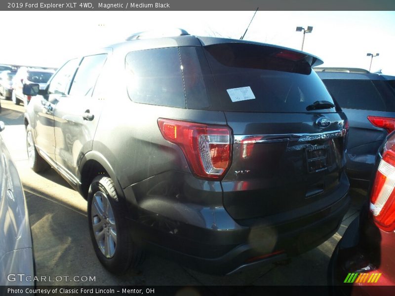 Magnetic / Medium Black 2019 Ford Explorer XLT 4WD