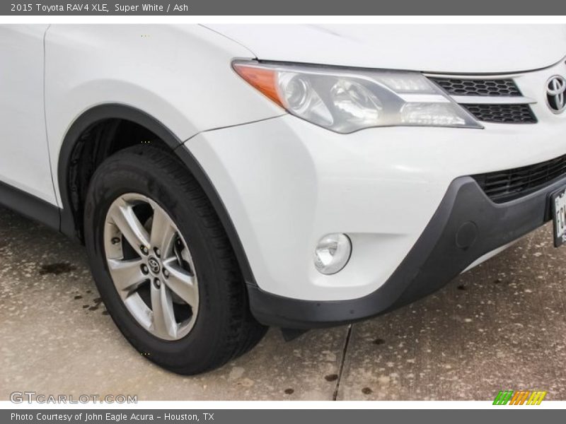 Super White / Ash 2015 Toyota RAV4 XLE