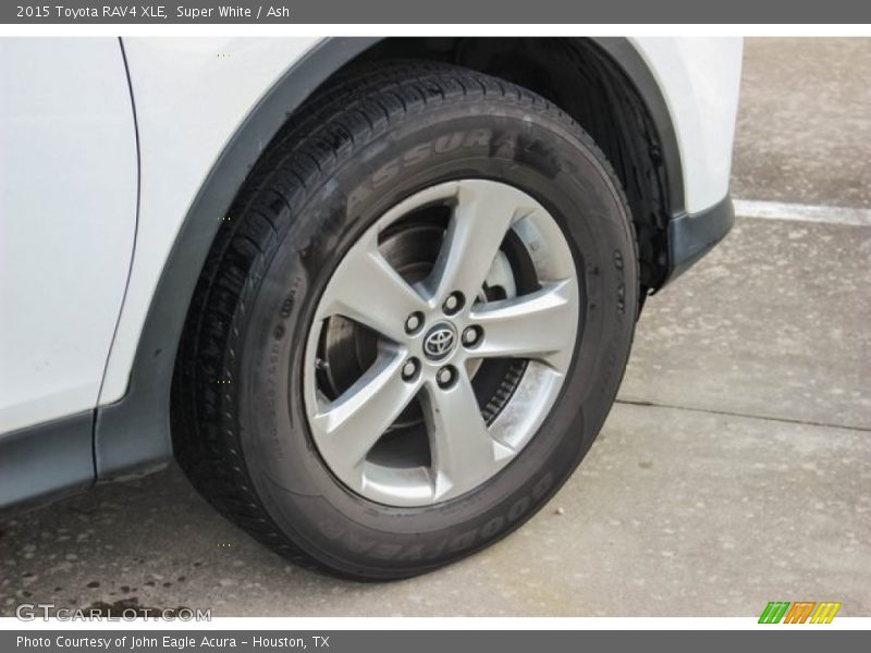 Super White / Ash 2015 Toyota RAV4 XLE