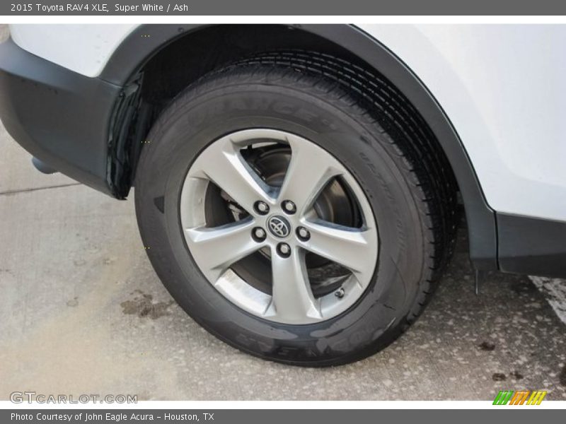 Super White / Ash 2015 Toyota RAV4 XLE