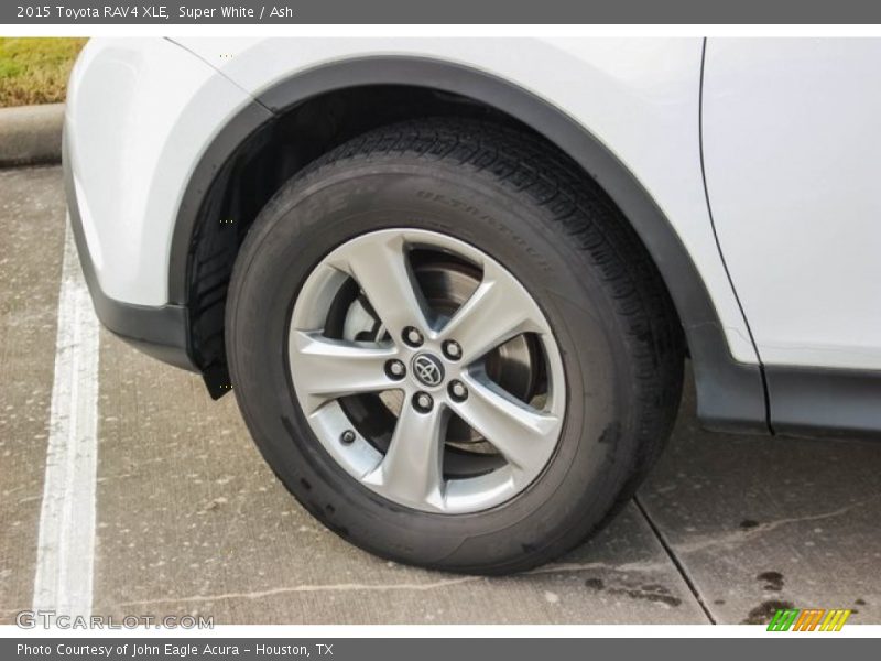 Super White / Ash 2015 Toyota RAV4 XLE