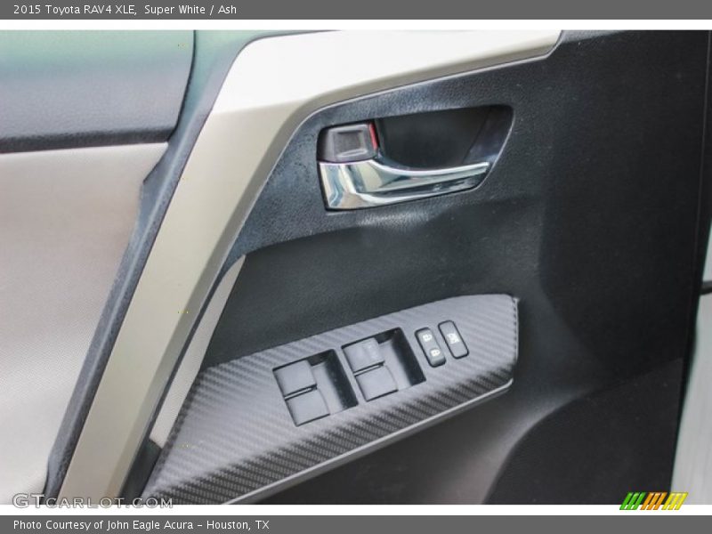 Super White / Ash 2015 Toyota RAV4 XLE