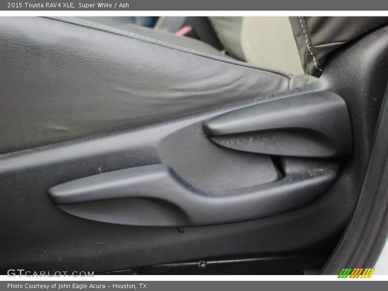 Super White / Ash 2015 Toyota RAV4 XLE