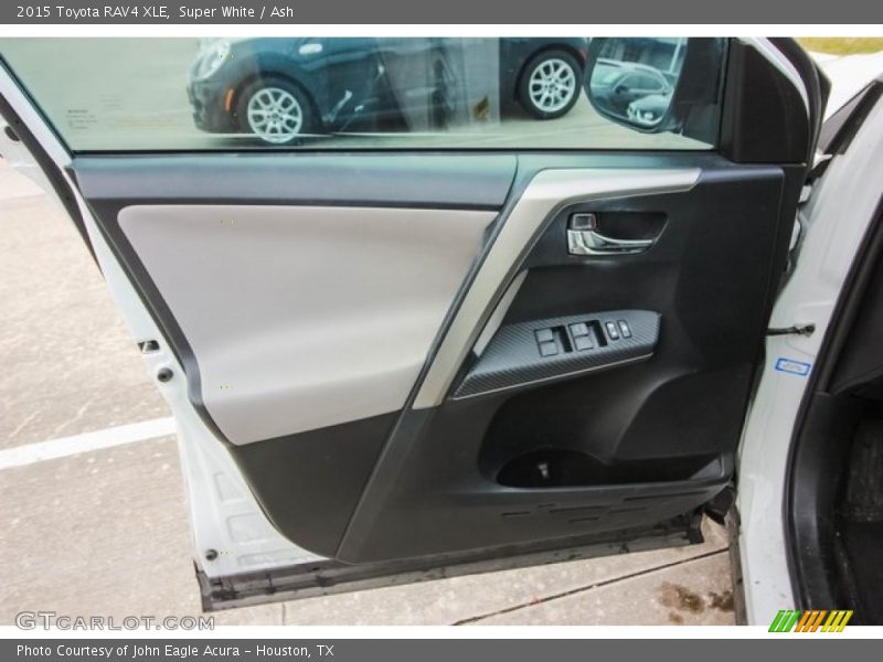 Super White / Ash 2015 Toyota RAV4 XLE