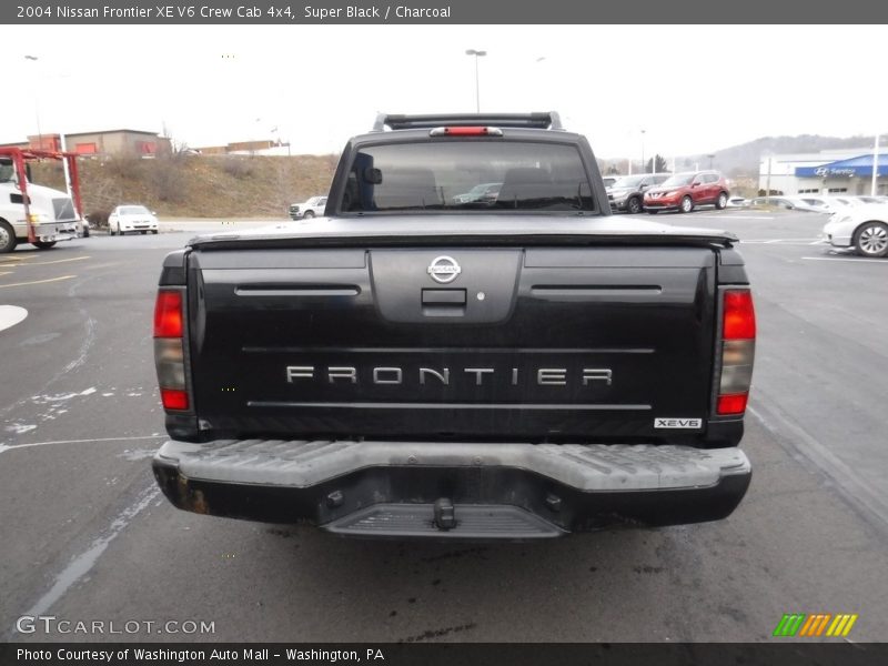Super Black / Charcoal 2004 Nissan Frontier XE V6 Crew Cab 4x4
