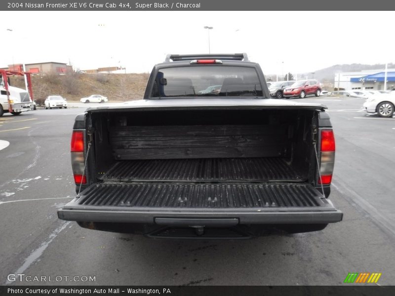 Super Black / Charcoal 2004 Nissan Frontier XE V6 Crew Cab 4x4