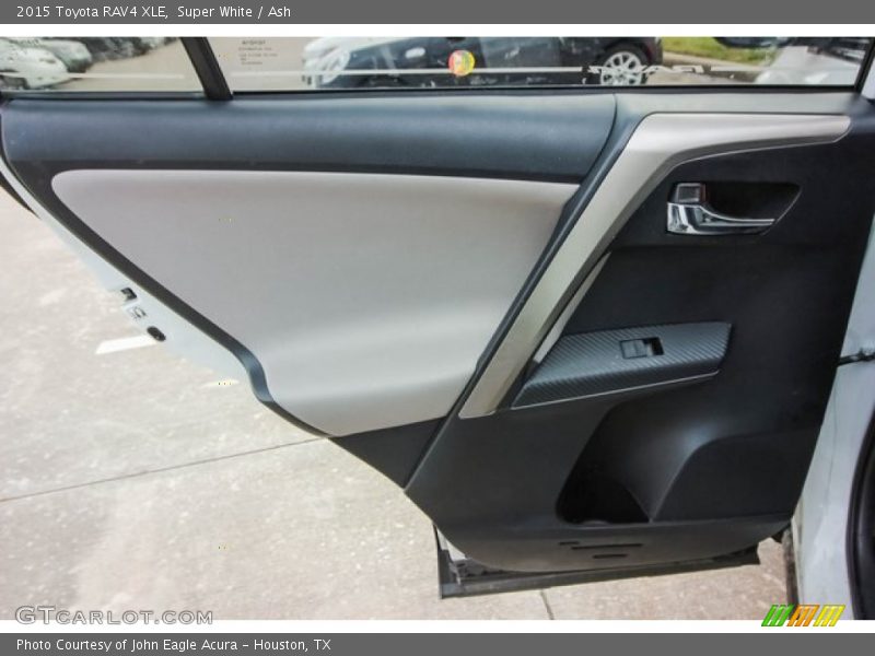 Super White / Ash 2015 Toyota RAV4 XLE