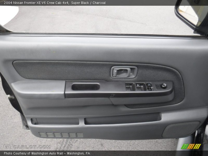 Super Black / Charcoal 2004 Nissan Frontier XE V6 Crew Cab 4x4