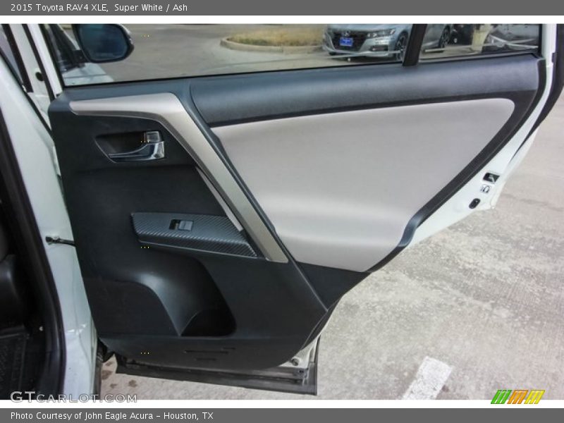 Super White / Ash 2015 Toyota RAV4 XLE