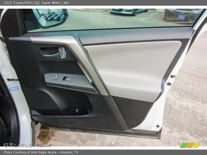 Super White / Ash 2015 Toyota RAV4 XLE