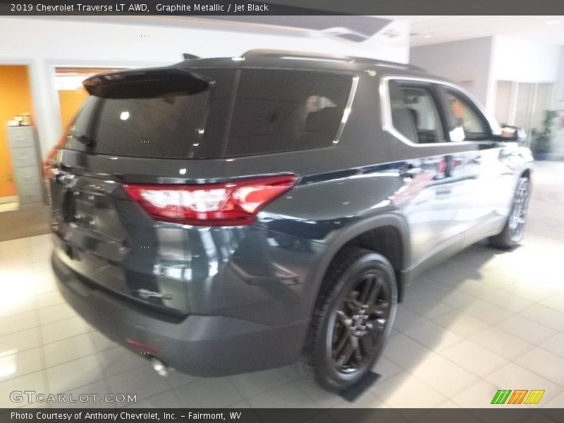 Graphite Metallic / Jet Black 2019 Chevrolet Traverse LT AWD