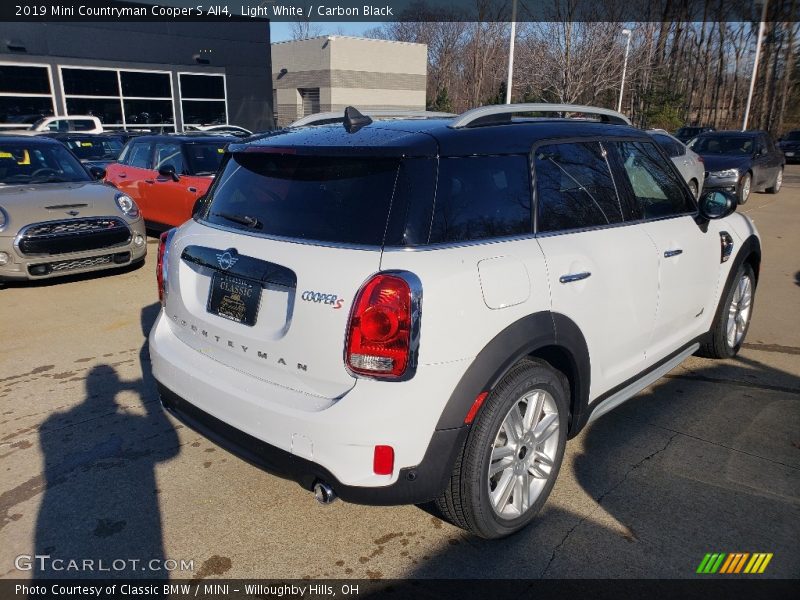 Light White / Carbon Black 2019 Mini Countryman Cooper S All4