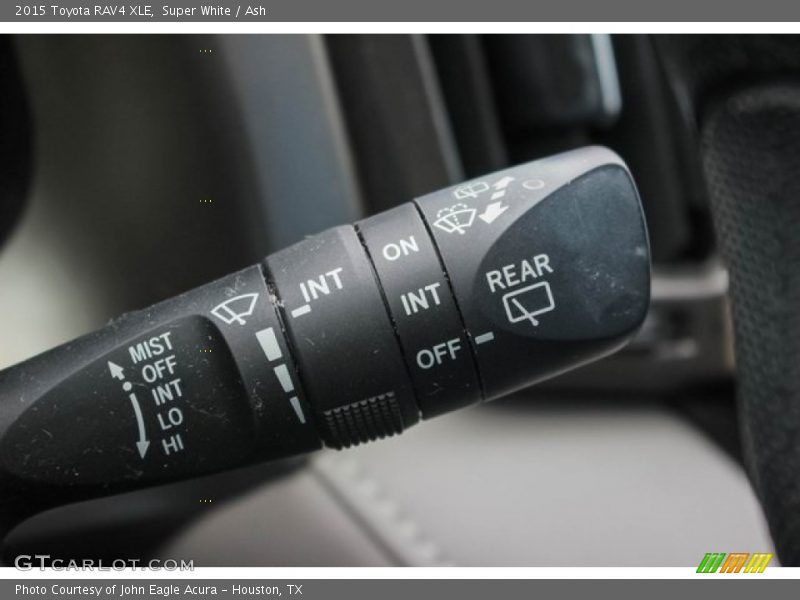 Super White / Ash 2015 Toyota RAV4 XLE