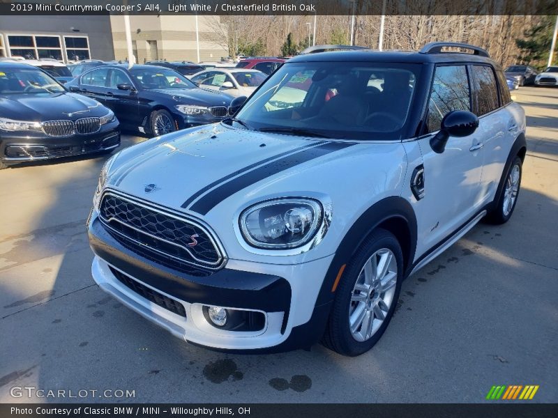 Light White / Chesterfield British Oak 2019 Mini Countryman Cooper S All4