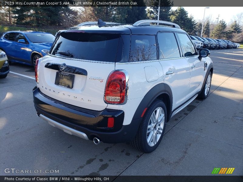 Light White / Chesterfield British Oak 2019 Mini Countryman Cooper S All4