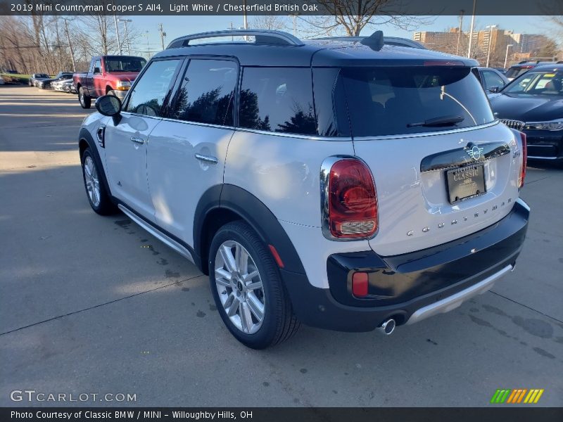 Light White / Chesterfield British Oak 2019 Mini Countryman Cooper S All4