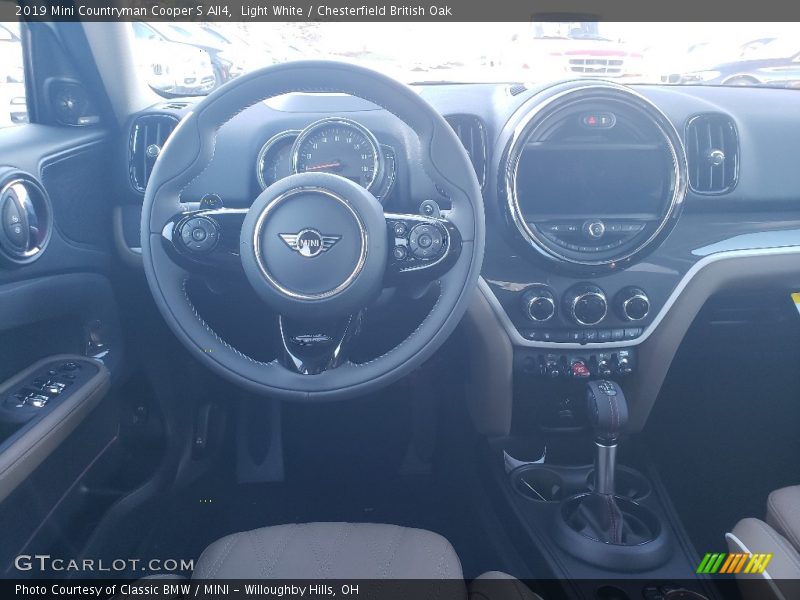 Light White / Chesterfield British Oak 2019 Mini Countryman Cooper S All4