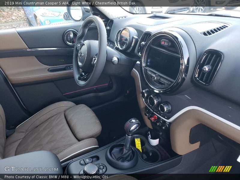 Light White / Chesterfield British Oak 2019 Mini Countryman Cooper S All4