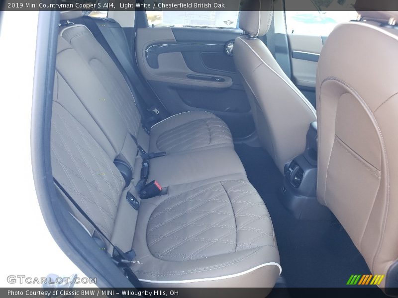 Light White / Chesterfield British Oak 2019 Mini Countryman Cooper S All4