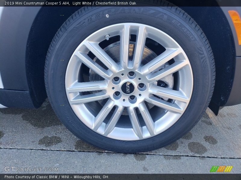Light White / Chesterfield British Oak 2019 Mini Countryman Cooper S All4