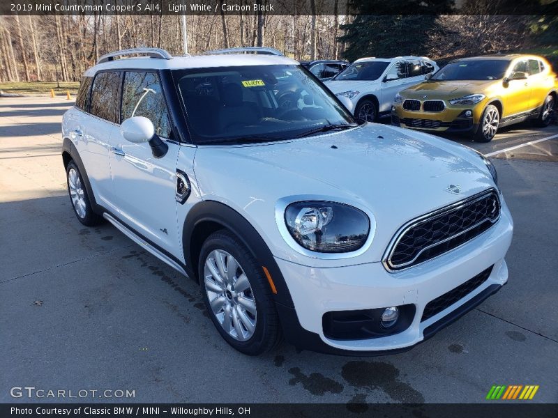 Light White / Carbon Black 2019 Mini Countryman Cooper S All4