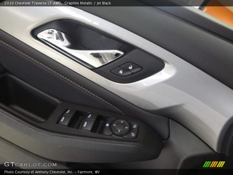 Graphite Metallic / Jet Black 2019 Chevrolet Traverse LT AWD