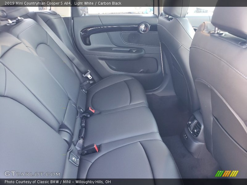 Light White / Carbon Black 2019 Mini Countryman Cooper S All4