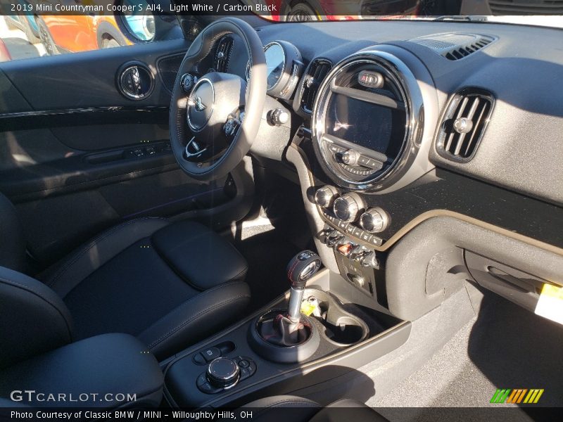 Light White / Carbon Black 2019 Mini Countryman Cooper S All4
