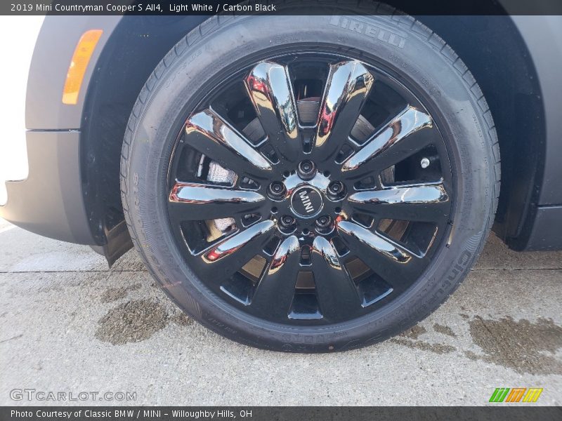 Light White / Carbon Black 2019 Mini Countryman Cooper S All4