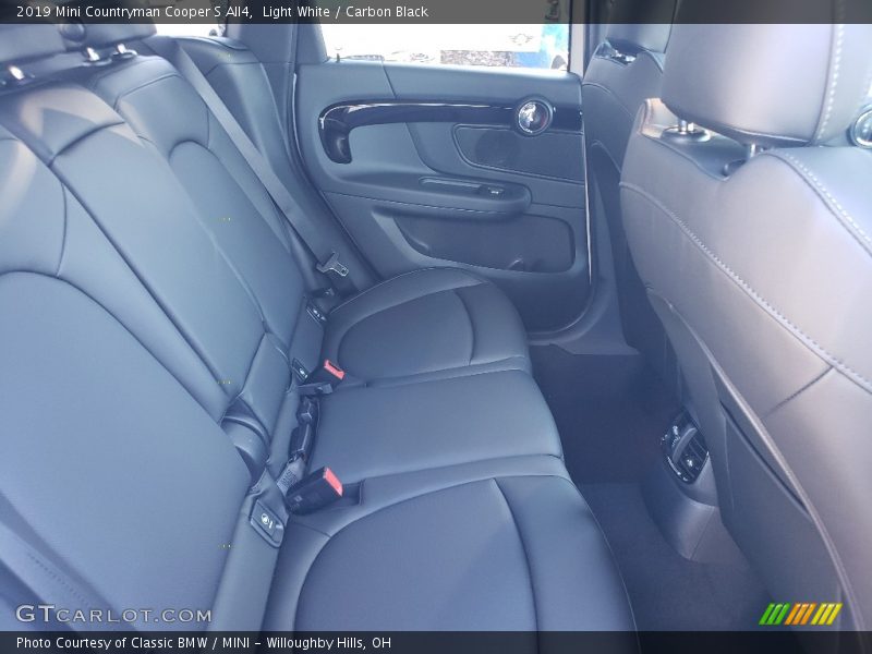 Light White / Carbon Black 2019 Mini Countryman Cooper S All4