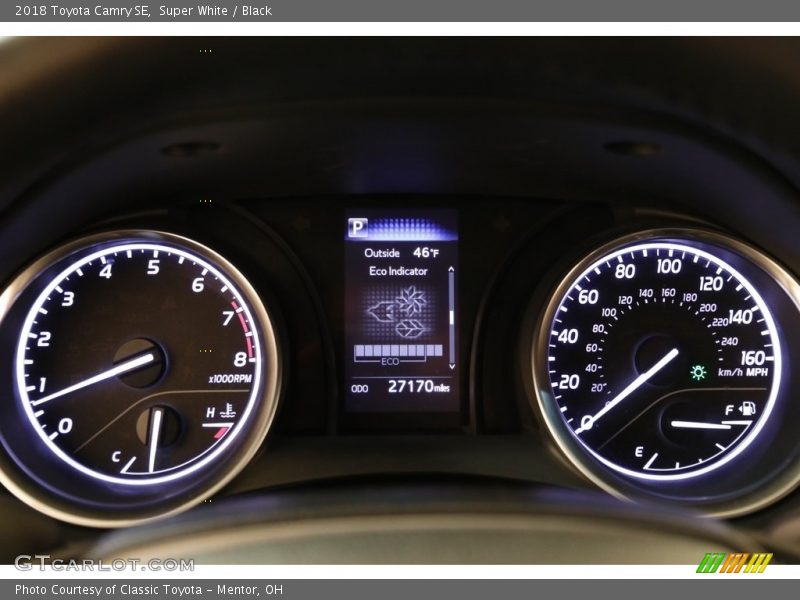 Super White / Black 2018 Toyota Camry SE