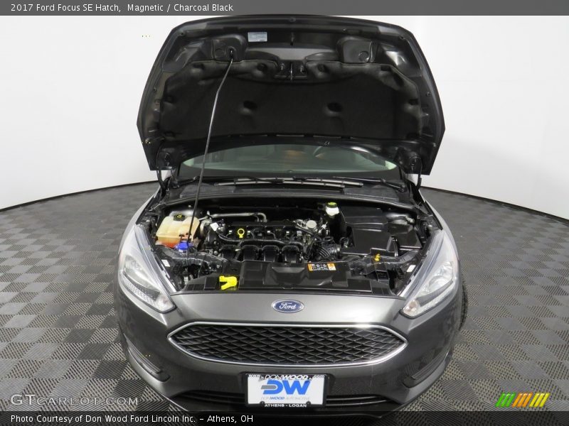 Magnetic / Charcoal Black 2017 Ford Focus SE Hatch