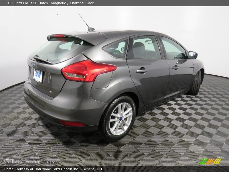 Magnetic / Charcoal Black 2017 Ford Focus SE Hatch