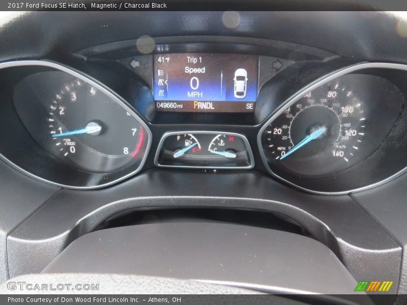 Magnetic / Charcoal Black 2017 Ford Focus SE Hatch