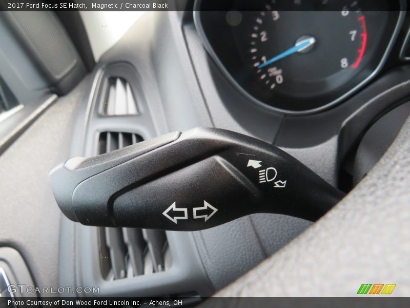 Magnetic / Charcoal Black 2017 Ford Focus SE Hatch
