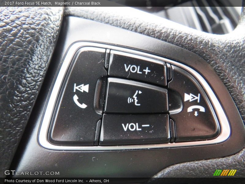 Magnetic / Charcoal Black 2017 Ford Focus SE Hatch