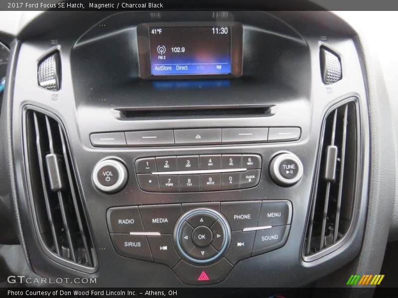 Magnetic / Charcoal Black 2017 Ford Focus SE Hatch