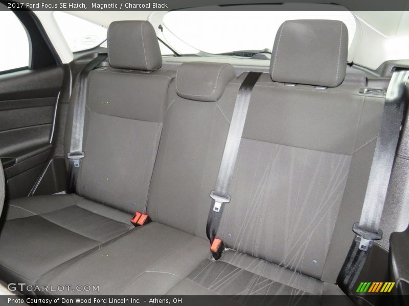 Magnetic / Charcoal Black 2017 Ford Focus SE Hatch