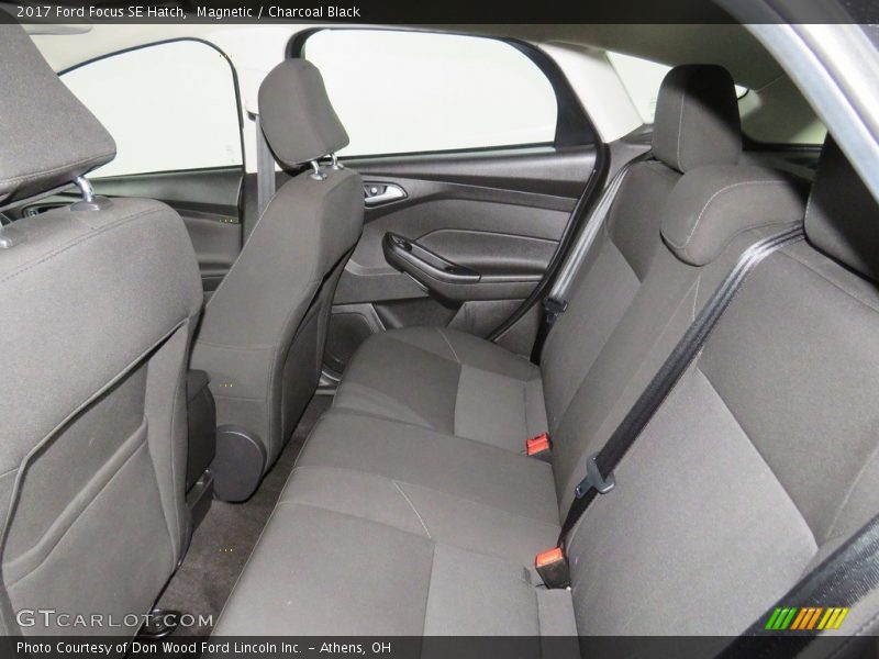Magnetic / Charcoal Black 2017 Ford Focus SE Hatch