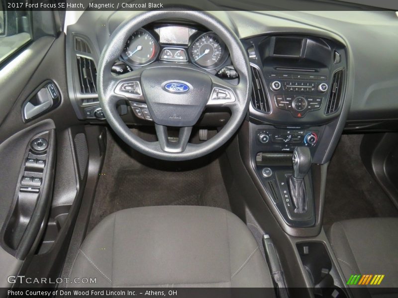 Magnetic / Charcoal Black 2017 Ford Focus SE Hatch