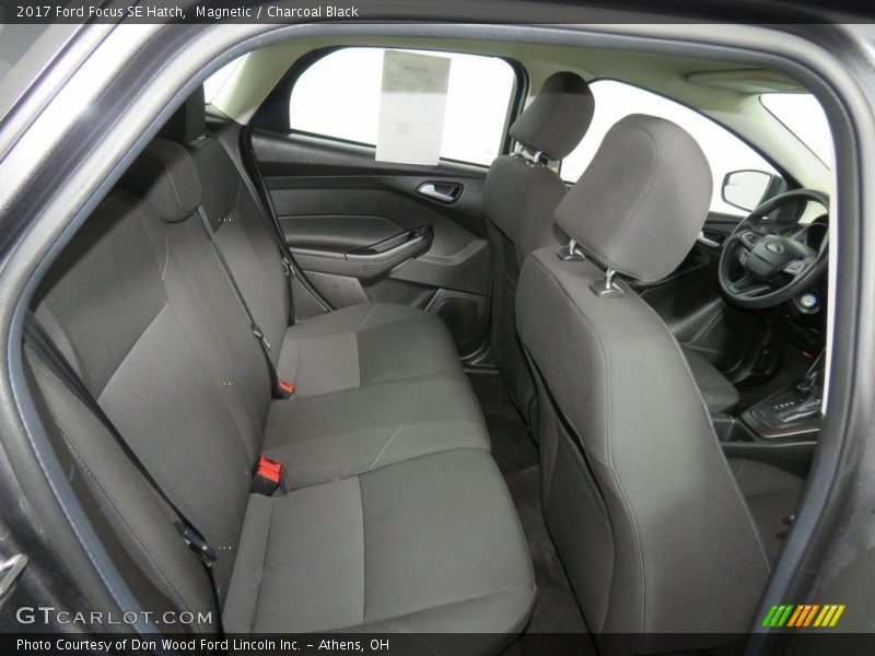 Magnetic / Charcoal Black 2017 Ford Focus SE Hatch