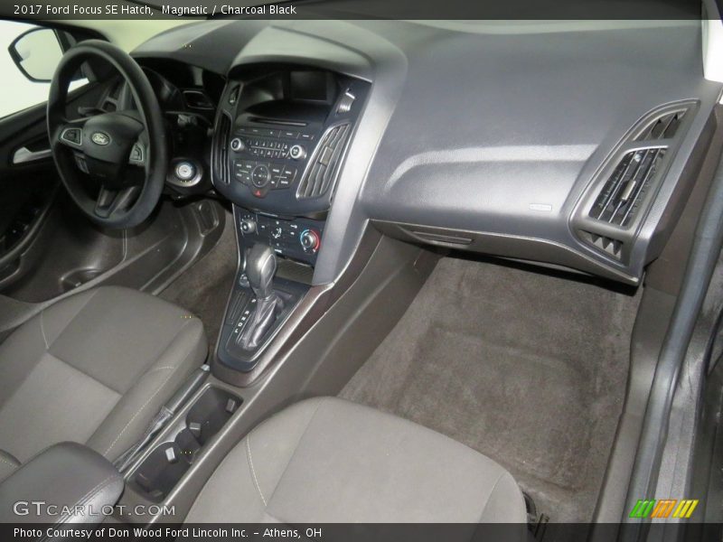 Magnetic / Charcoal Black 2017 Ford Focus SE Hatch