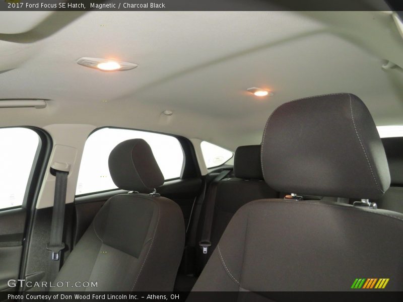Magnetic / Charcoal Black 2017 Ford Focus SE Hatch