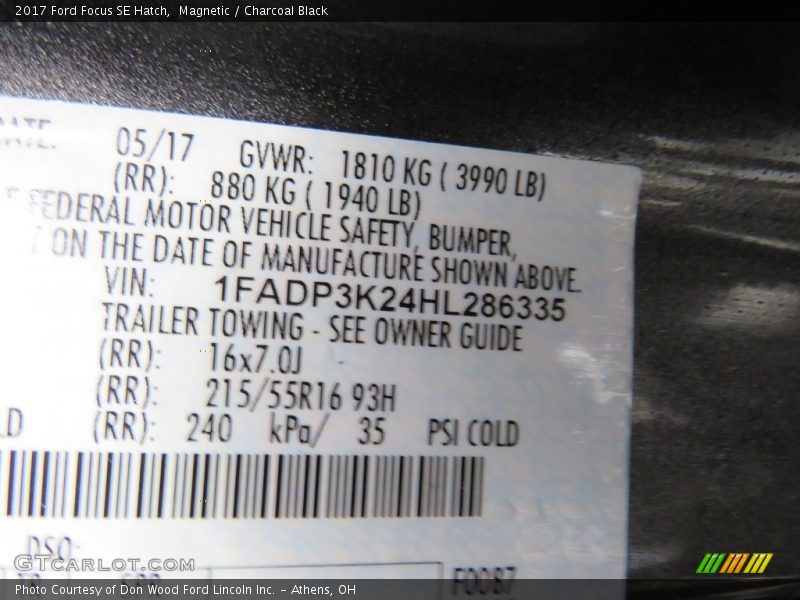 Magnetic / Charcoal Black 2017 Ford Focus SE Hatch